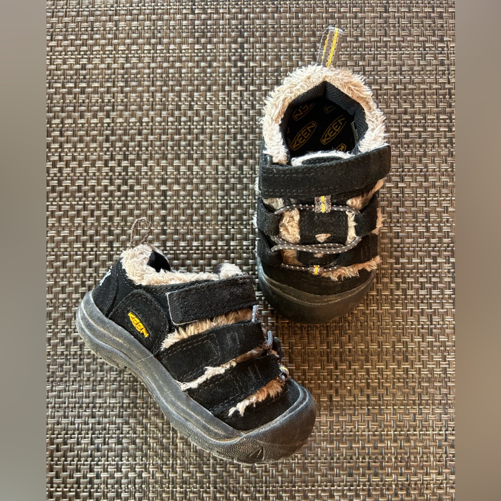 KEEN Black Kids Shoes with Faux Fur Lining